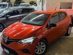 Arancione Usata 2023 Renault Clio V SE Tre volumi | 10.500 € (Super prezzo)