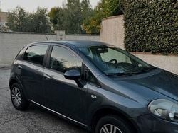 Grigio Usata 2013 Fiat Punto Lounge Tre volumi | 2500 € (Buon prezzo)