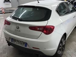 Bianco Usata 2012 Alfa Romeo Giulietta Distinctive Tre volumi | 4990 € (Super prezzo)