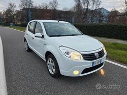Bianco Usata 2011 Dacia Sandero Tre volumi | 3350 € (Buon prezzo)