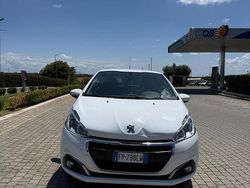 Bianco Usata 2018 Peugeot 208 Allure Due volumi | 9500 € (Buon prezzo)