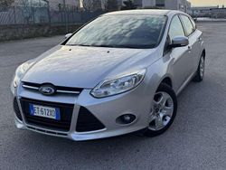 Usata 2015 Ford Focus S Tre volumi | 7500 € (Buon prezzo)