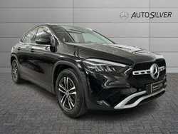 Nero / pastello Usata 2024 Mercedes GLA180 Advanced SUV | 36.800 € (Buon prezzo)