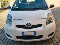Usata 2011 Toyota Yaris Tre volumi | 3500 € (Buon prezzo)