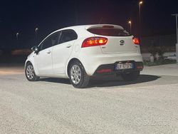 Bianco Usata 2013 Kia Rio Due volumi | 3500 € (Cara)