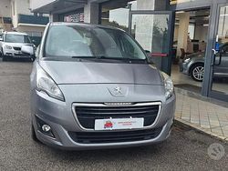 Grigio Usata 2015 Peugeot 5008 Tre volumi | 8500 € (Molto cara)