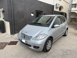 Grigio Usata 2007 Mercedes A180 Elegance Tre volumi | 1780 € (Buon prezzo)