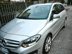 Grigio Usata 2015 Mercedes B180 Monovolume | 9800 € (Buon prezzo)