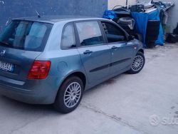 Verde Usata 2004 Fiat Stilo Tre volumi | 3500 € (Molto cara)
