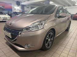 Beige Usata 2014 Peugeot 208 Active Due volumi | 5900 € (Buon prezzo)