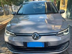 Grigio Usata 2023 VW Golf VIII Style Tre volumi | 23.800 € (Buon prezzo)