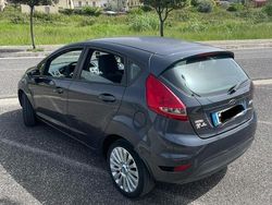 Grigio Usata 2010 Ford Fiesta Due volumi | 4700 € (Molto cara)