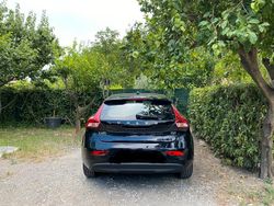 Nero Usata 2015 Volvo V40 Station wagon | 8395 € (Ottimo prezzo)