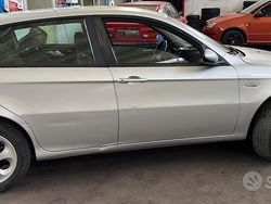 Grigio Usata 2007 Alfa Romeo 147 Due volumi | 3200 € (Molto cara)