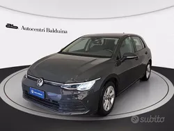 Grigio urano Usata 2021 VW Golf VIII Life Tre volumi | 19.900 € (Ottimo prezzo)