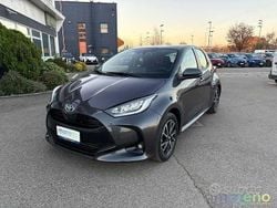 Grigio Usata 2023 Toyota Yaris Hybrid Trend Due volumi | 19.790 € (Buon prezzo)