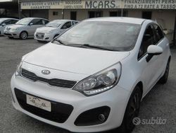 Bianco Usata 2014 Kia Rio Tre volumi | 5990 € (Ottimo prezzo)