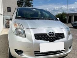 Grigio Usata 2008 Toyota Yaris Tre volumi | 2450 € (Ottimo prezzo)