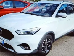 Bianco Usata 2022 MG ZS Luxury Tre volumi | 11.800 € (Buon prezzo)