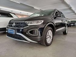 Deep black perlato Usata 2024 VW T-Roc Life SUV | 26.600 € (Buon prezzo)