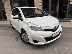 Bianco Usata 2012 Toyota Yaris Active Tre volumi | 6900 € (Buon prezzo)