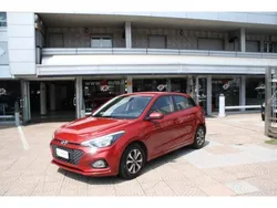 Bordeaux(met.) Usata 2019 Hyundai i20 Advanced Tre volumi | 9500 € (Ottimo prezzo)