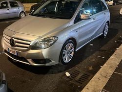Grigio Usata 2013 Mercedes B180 Executive Monovolume | 4999 €
