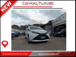 Bianco Usata 2014 Toyota Aygo Cool Due volumi | 7400 € (Cara)