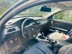 Grigio Usata 2009 BMW 320 Station wagon | 5000 € (Molto cara)