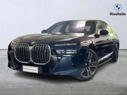 Blu Nuova 2024 BMW i7 M Sport Tre volumi | 100.000 €