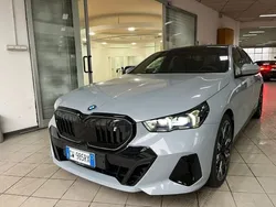Grigio Nuova 2024 BMW i5 M Sport Tre volumi | 60.400 € (Buon prezzo)