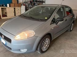 Grigio Usata 2012 Fiat Grande Punto Due volumi | 3500 € (Buon prezzo)