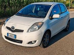 Bianco Usata 2011 Toyota Yaris Tre volumi | 3300 € (Buon prezzo)