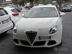 Bianco Usata 2012 Alfa Romeo Giulietta Tre volumi | 7000 € (Buon prezzo)