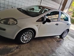 Bianco Usata 2012 Fiat Punto Due volumi | 2200 € (Buon prezzo)