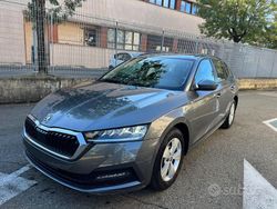 Grigio metallizzato Usata 2023 Skoda Octavia Executive Station wagon | 20.900 € (Buon prezzo)