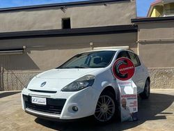 Bianco pastello Usata 2011 Renault Clio II Dynamique Tre volumi | 3990 € (Cara)