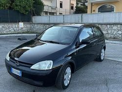 Usata 2002 Opel Corsa Comfort Tre volumi | 2000 € (Molto cara)