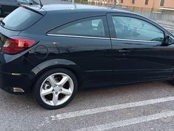 Nero Usata 2009 Opel Astra GTC Coupé | 3200 €