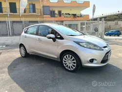 Grigio Usata 2010 Ford Fiesta Titanium Due volumi | 3300 € (Ottimo prezzo)