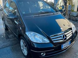 Nero Usata 2010 Mercedes A180 Elegance Tre volumi | 3500 €