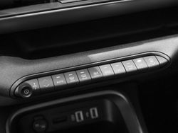 Nessuno Usata 2024 Jeep Avenger EV Summit SUV | 30.400 € (Buon prezzo)