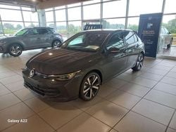 Dolphin grey Nuova 2025 VW Golf Edition Tre volumi | 36.500 € (Buon prezzo)