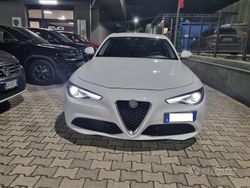 Bianco Usata 2017 Alfa Romeo Giulia Tre volumi | 14.900 € (Buon prezzo)