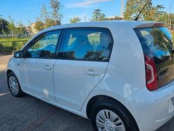 Bianco Usata 2014 VW up! Due volumi | 5000 € (Buon prezzo)