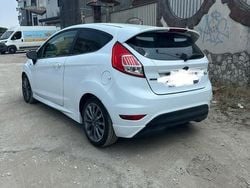 Bianco Usata 2016 Ford Fiesta Due volumi | 7500 € (Buon prezzo)