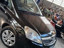 Nero Usata 2008 Opel Zafira Monovolume | 2500 €