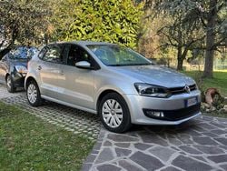 Argento Usata 2013 VW Polo Comfortline Tre volumi | 7000 € (Buon prezzo)