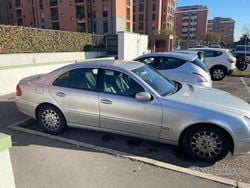 Grigio Usata 2002 Mercedes E270 Tre volumi | 3200 € (Buon prezzo)