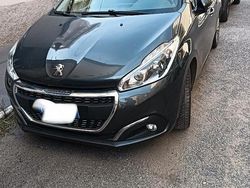 Grigio Usata 2017 Peugeot 208 Due volumi | 6500 € (Buon prezzo)